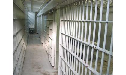 Federal judge resentences ex-jailers at Oklahoma jail
