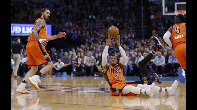 Westbrook’s 5th straight triple-double lifts Thunder