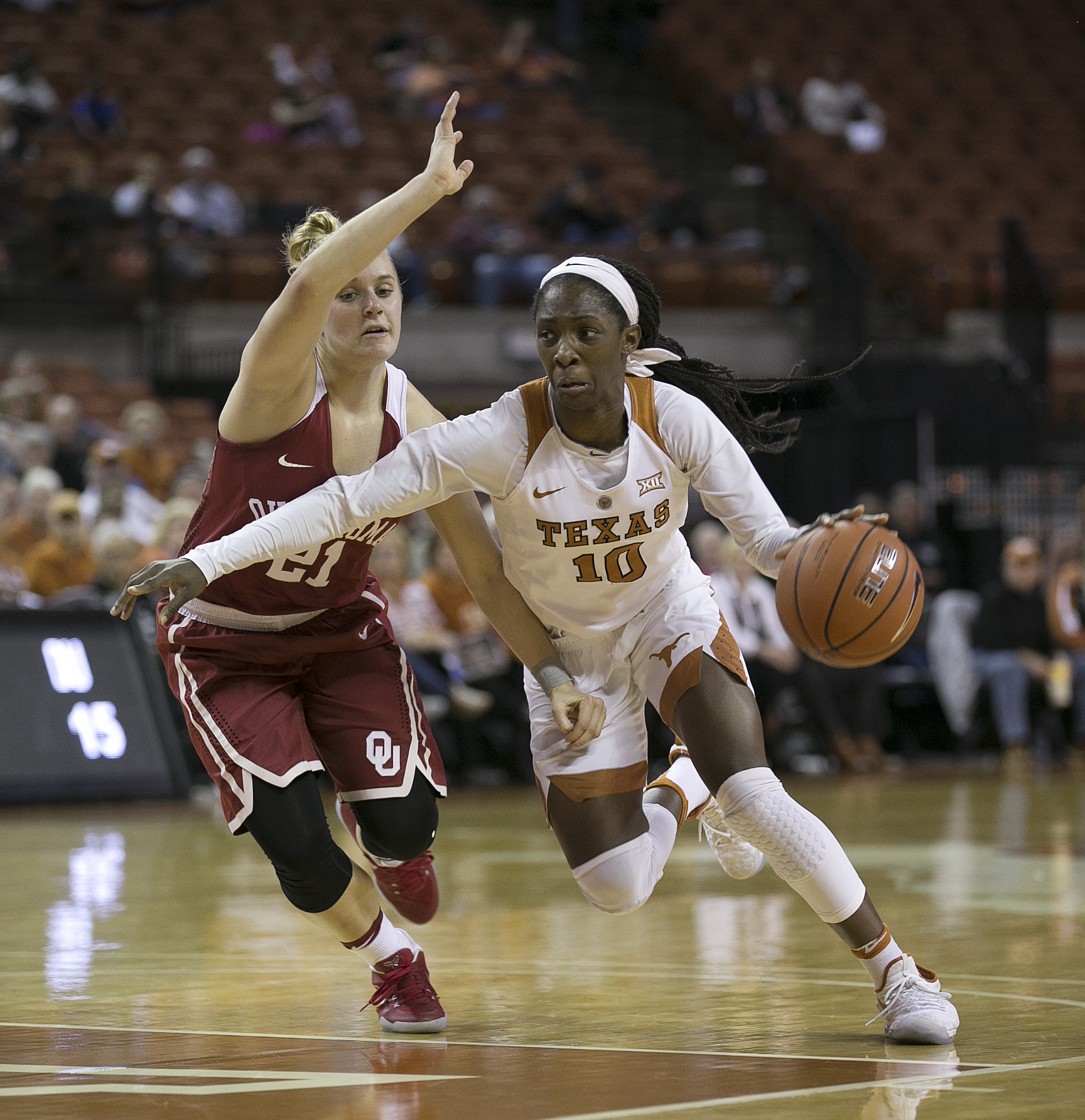 Holmes, Atkins combine for 39 as No. 12 Texas women rally