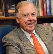 Oil tycoon Pickens back at work after suffering mini-stroke