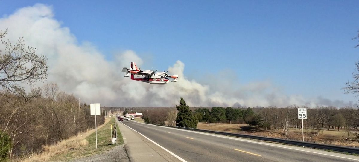 Oklahoma wildfire destroys 9 homes, forces evacuations