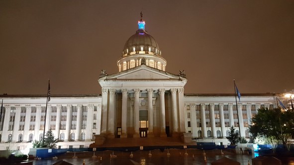Capitol dome turns blue for autism