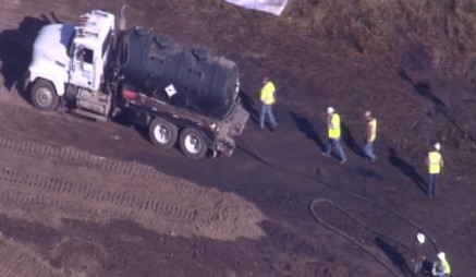 Oklahoma crude oil line ruptured by construction crew
