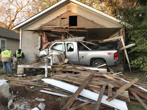 Man dies after crashing truck into Stillwater house