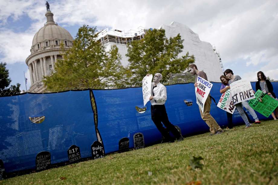 ‘Zombie’ event staged at Oklahoma Capitol to support taxes