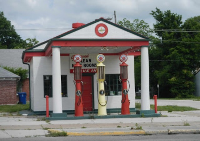 8-foot-tall gas pump stolen outside Route 66 landmark