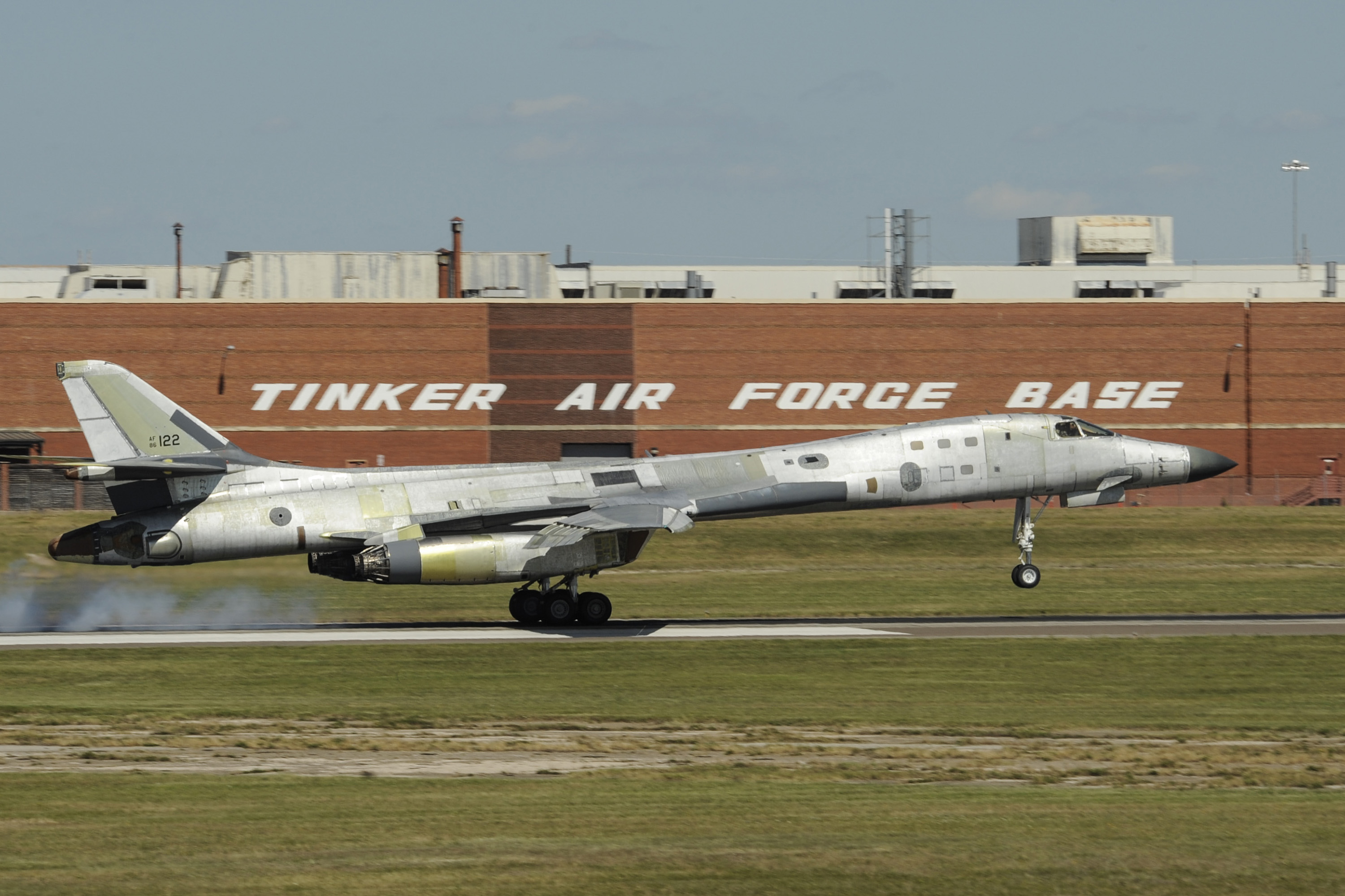B-1 that made emergency landing in Midland, TX flown to OK