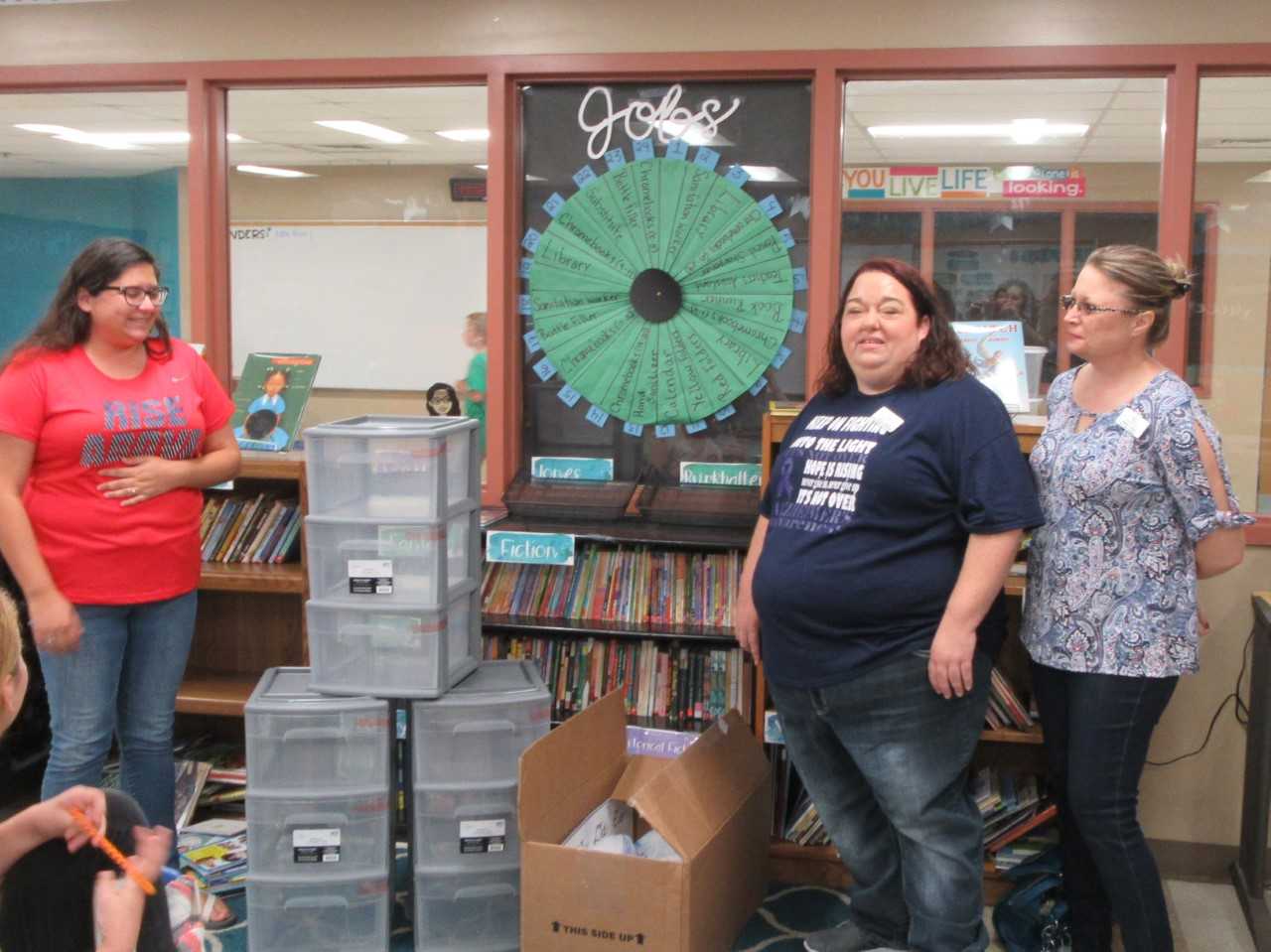 Creekside Village donates supplies to new teacher at Lincoln