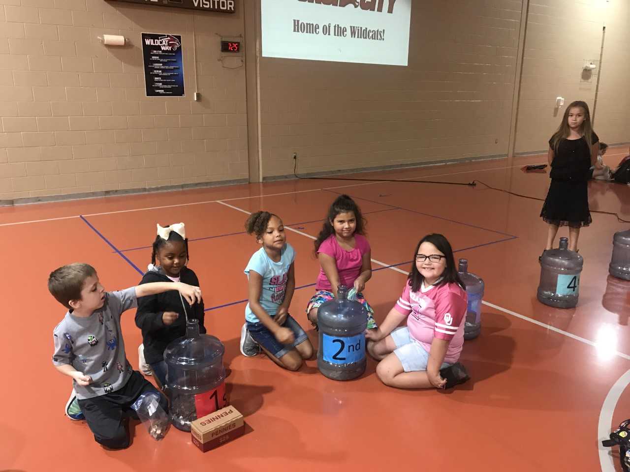 Lincoln students collect coins for United Way