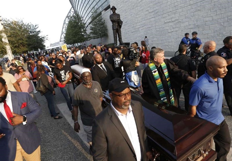 Demonstrators protest fatal police shootings at Dallas Cowboys game