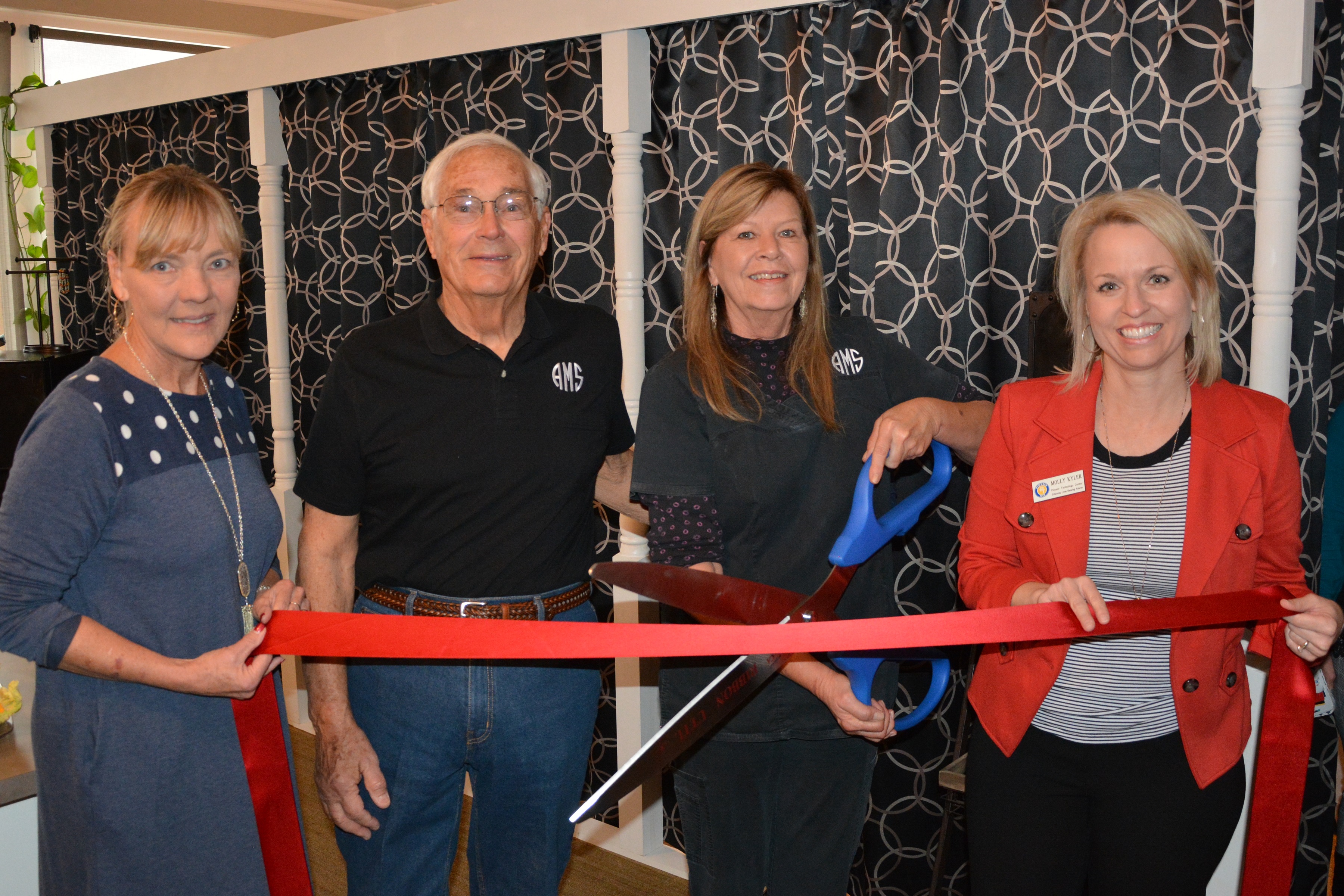 Chamber helps with ribbon cutting