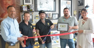 Chamber welcomes King’s Kuts with ribbon-cutting