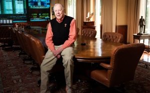Pickens’ conference table moving  to Oklahoma Capitol