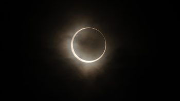 WHY SPECIAL GLASSES ARE ESSENTIAL FOR VIEWING THE SOLAR ECLIPSE