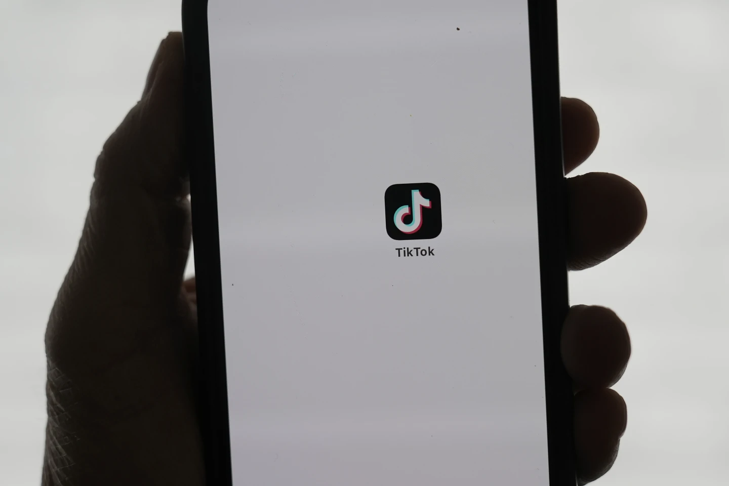 TikTok says it’s restoring service to US users based on Trump’s promised executive order