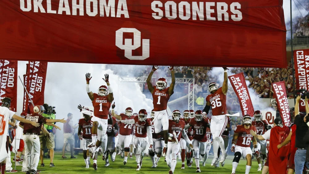 Oklahoma returns to the top 10 of the AP Top 25, Alabama fall six spots