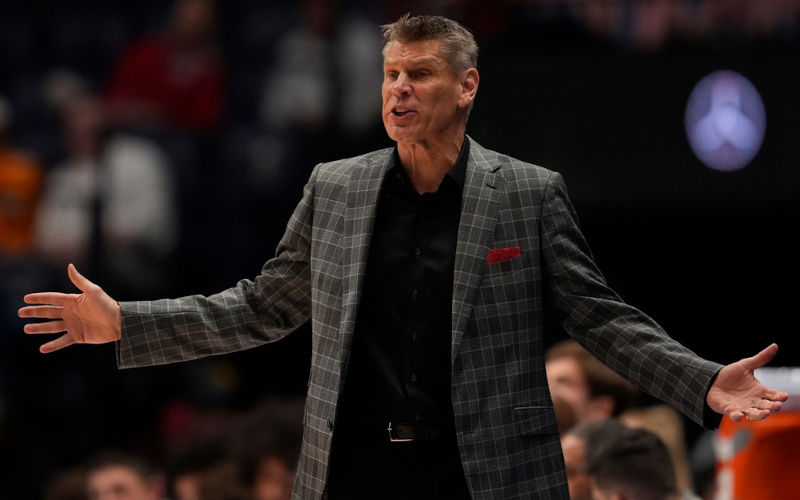 Porter Moser will return as OU basketball coach after late run, new AD pledges more support