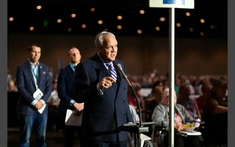 Southern Baptists vote to advance a formal ban on churches with women pastors