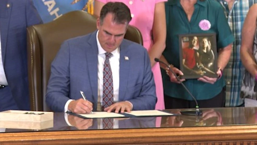 Governor Stitt signs cold case bill