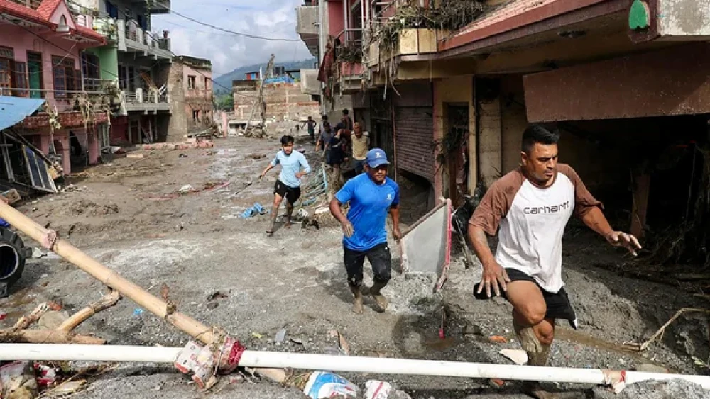 65 Americans among hundreds missing after deadly Nepal floods