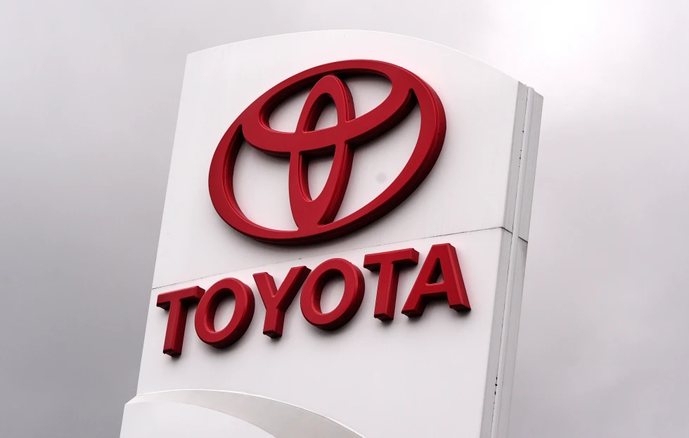 Toyota recalls 655K Camrys over display error that may deactivate turn signals and other indicators